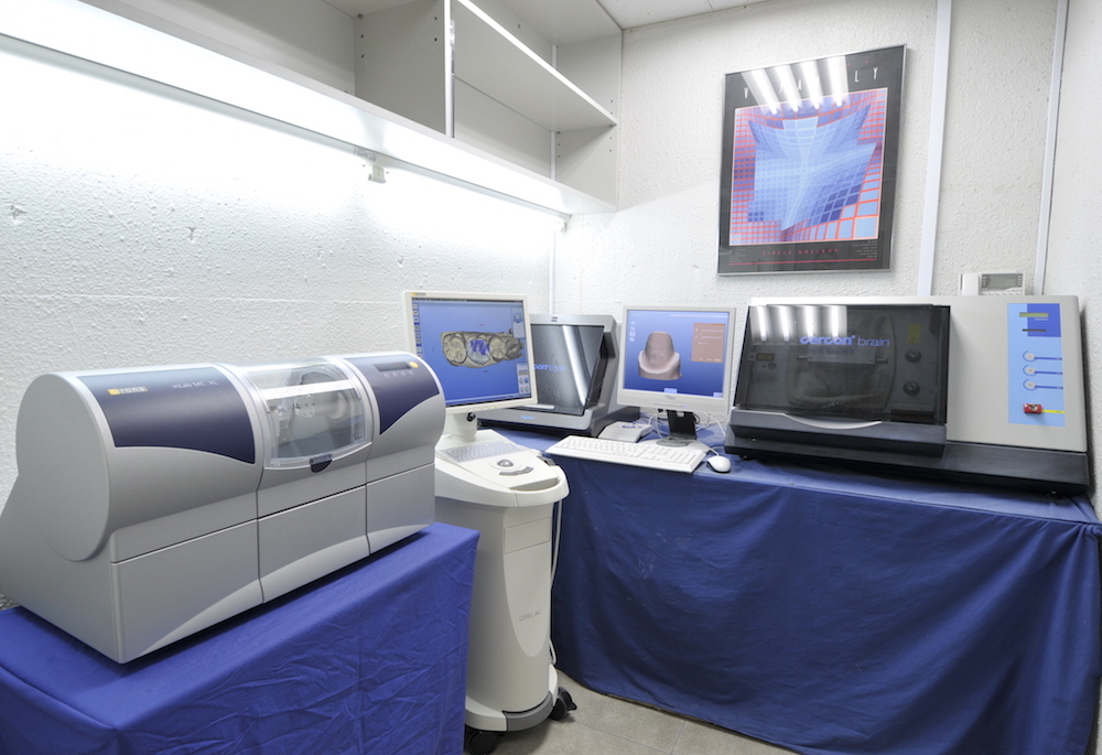 最新の３DCAD/CAMを完備